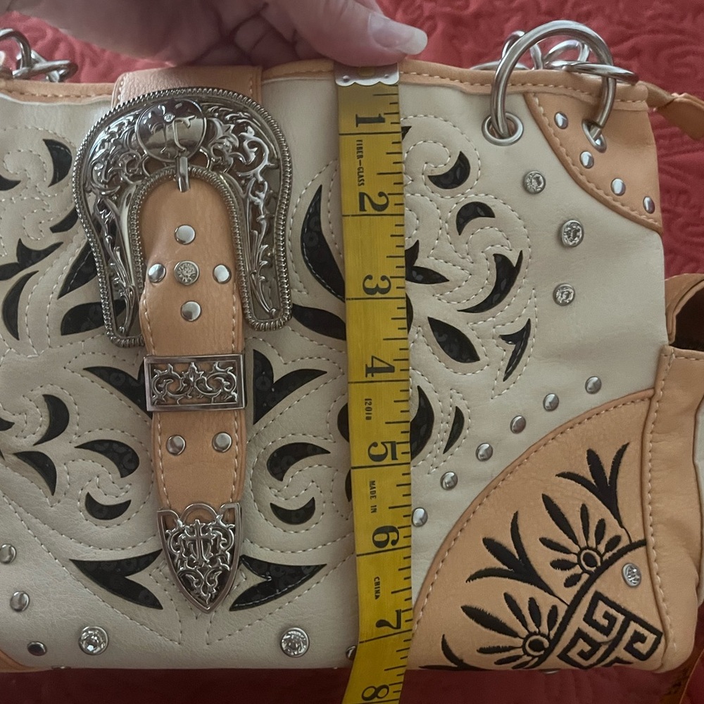 Cowgirl Trendy Peachy Tan and Cream Western Conceal and Carry Handbag - Picture 10 of 16